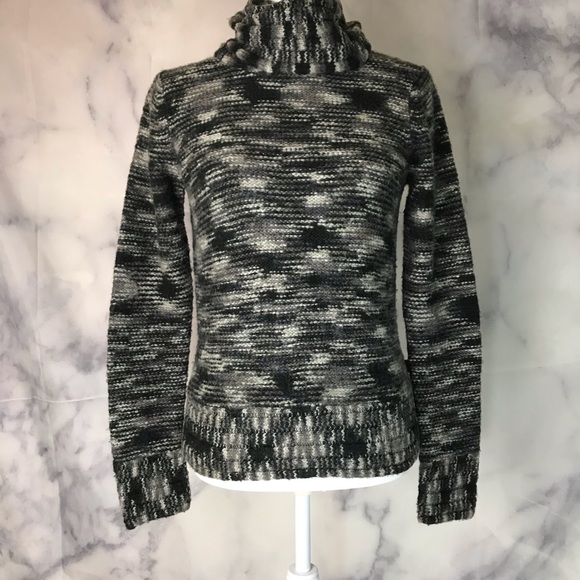The North Face Sweaters - The North Face women’s black and grey sweater S
